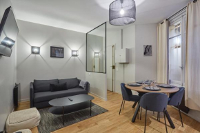 Apartment Center of Paris by Studio prestige